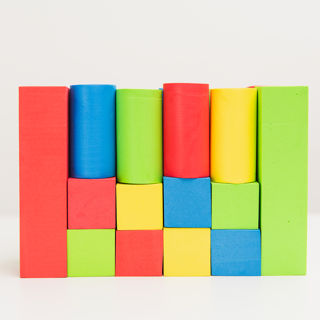 JUEGO DE CONSTRUCCION EN GOMA EVA "SOFTIE BLOCKS" X 28 PZAS. ARTI CREATIVO