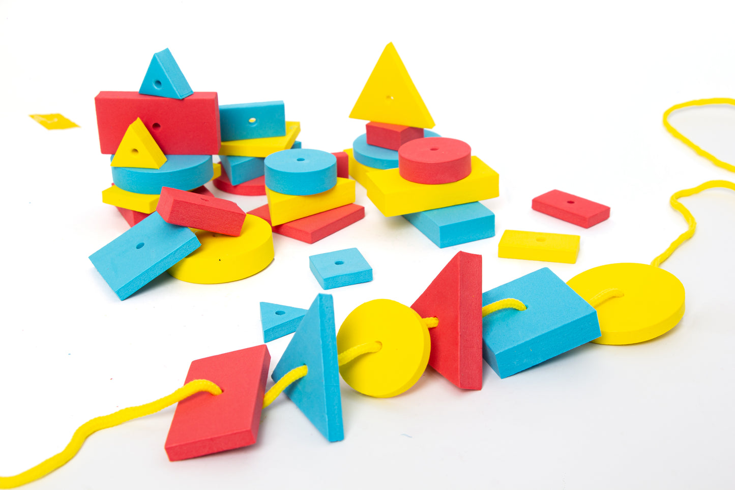 JUEGO DE EXPLORACION Y ENHEBRADO EN GOMA EVA "BLOQUES LOGICOS" DE ARTI CREATIVO X 48 PZAS.