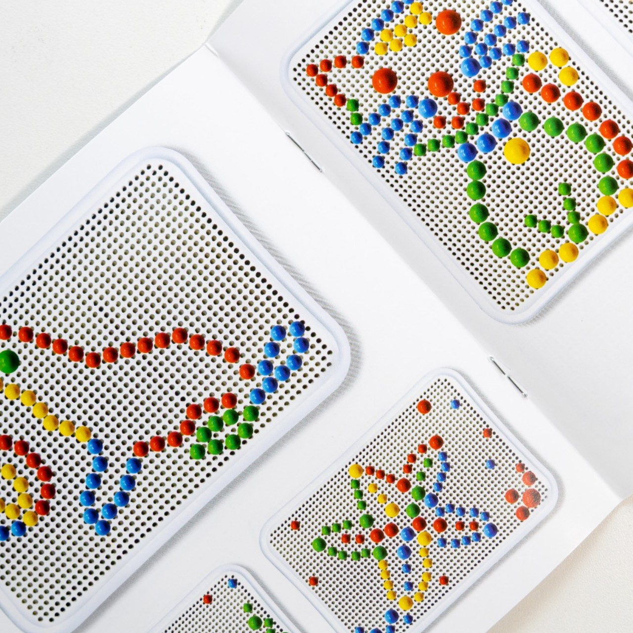 MOSAICOS MÁGICOS: PEGS X 320 PIEZAS - ARTI CREATIVO